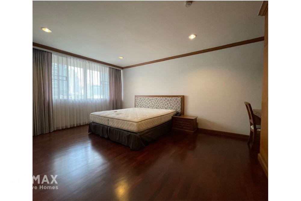Spacious 2+1BR Condo for Rent 65K | 198sqm | 3BA | 4 Min Walk to BTS Nana 5