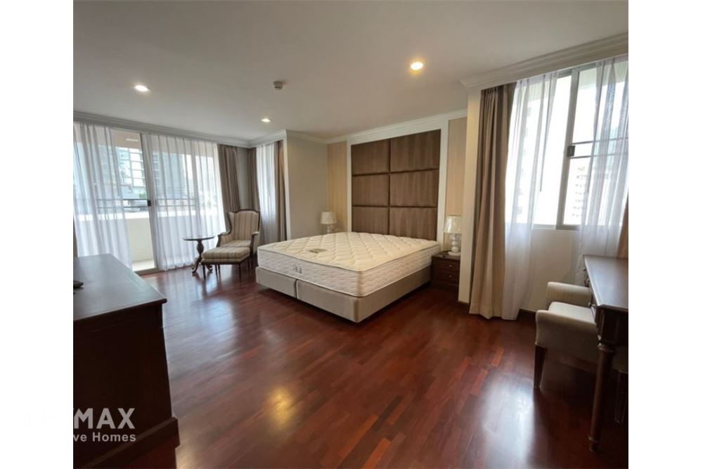 Spacious 2+1BR Condo for Rent 65K | 198sqm | 3BA | 4 Min Walk to BTS Nana 8
