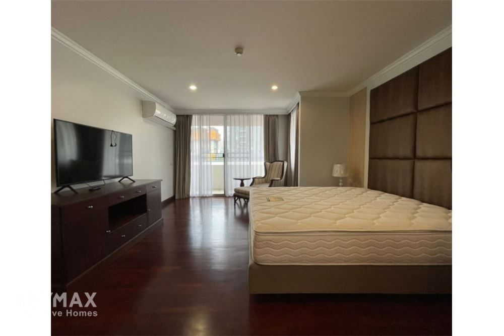 Spacious 2+1BR Condo for Rent 65K | 198sqm | 3BA | 4 Min Walk to BTS Nana 9