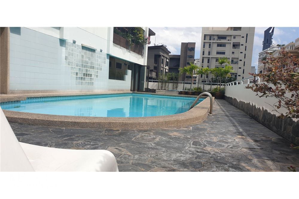 Renovated 3BR Condo for Rent at Sukhumvit 39 | 55K | 140sqm | 6th Floor | Pet-Friendly | 16 Mins Walk to BTS Phrom Phong 13