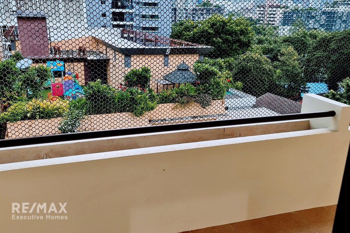 Renovated 3BR Condo for Rent at Sukhumvit 39 | 55K | 140sqm | 6th Floor | Pet-Friendly | 16 Mins Walk to BTS Phrom Phong 5