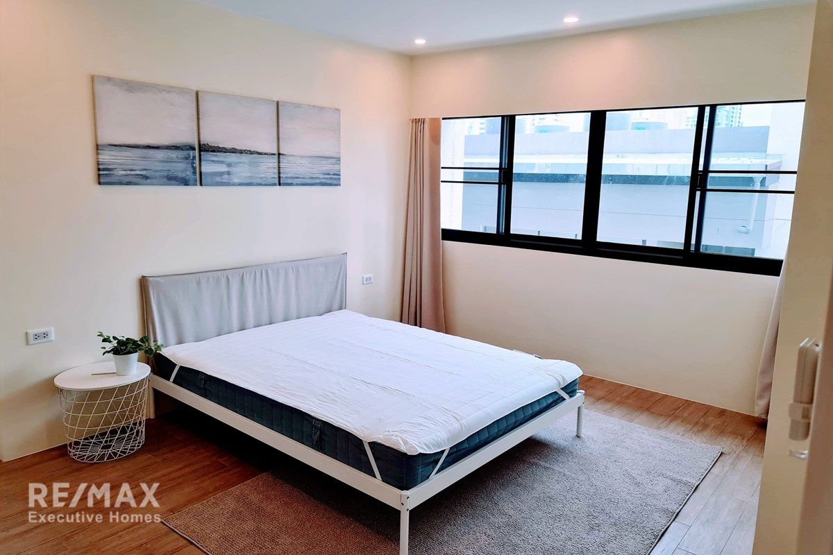 Renovated 3BR Condo for Rent at Sukhumvit 39 | 55K | 140sqm | 6th Floor | Pet-Friendly | 16 Mins Walk to BTS Phrom Phong 6