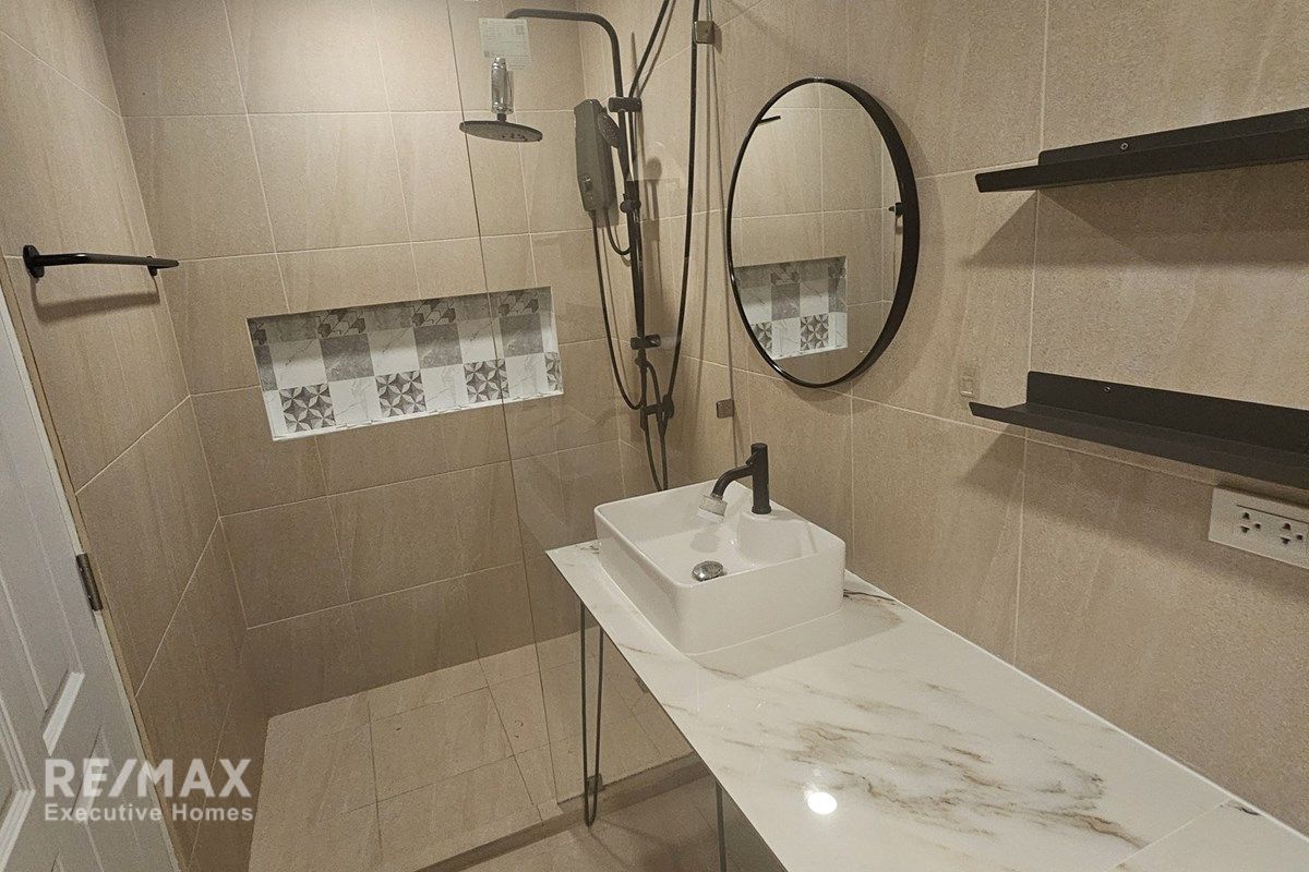Renovierte 2-Schlafzimmer-Wohnung zu vermieten | 40.000 | 73m² | Katzenfreundlich | 7. Etage in Sukhumvit 39 | 16 Gehminuten zur BTS Phrom Phong. 9