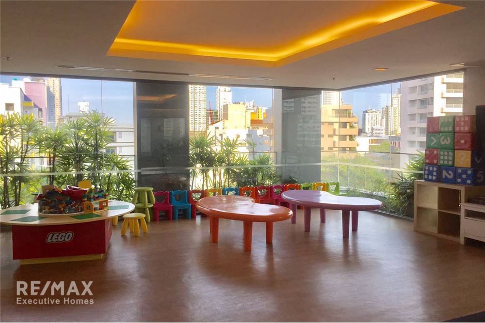 Eigentumswohnung mit 1 Schlafzimmer im Hochhaus Aequa Sukhumvit 49 – 7 Gehminuten zur BTS Thong Lo. 10