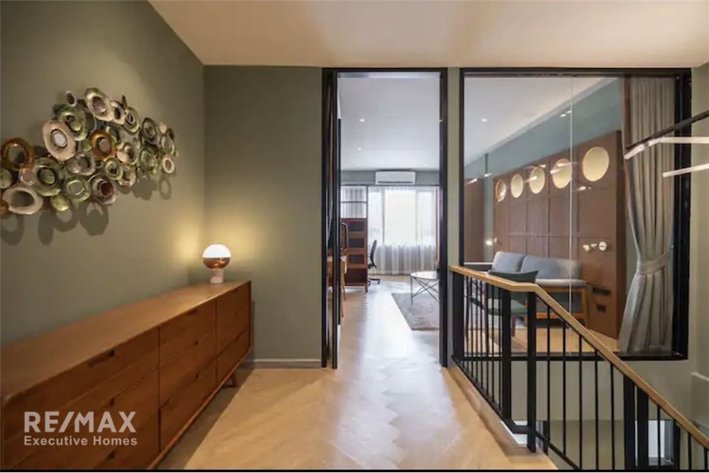 Vermieter Reihenhaus zum Verkauf in Ekkamai: 3 Schlafzimmer, 3 Bäder, 250 m² Wohnfläche. 10