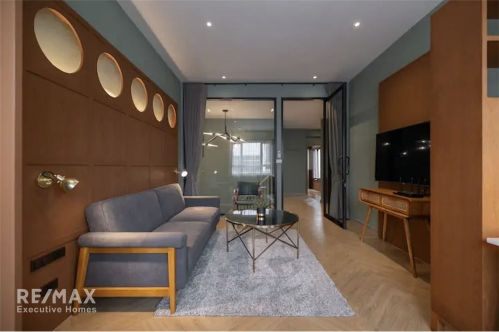 Vermieter Reihenhaus zum Verkauf in Ekkamai: 3 Schlafzimmer, 3 Bäder, 250 m² Wohnfläche. 12