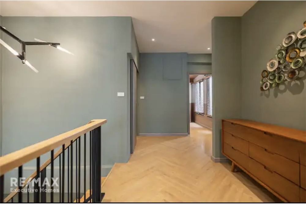 Vermieter Reihenhaus zum Verkauf in Ekkamai: 3 Schlafzimmer, 3 Bäder, 250 m² Wohnfläche. 19