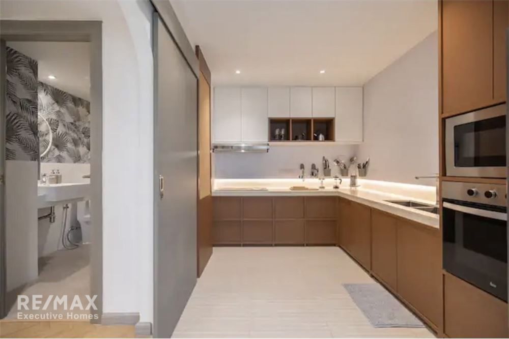 Vermieter Reihenhaus zum Verkauf in Ekkamai: 3 Schlafzimmer, 3 Bäder, 250 m² Wohnfläche. 25