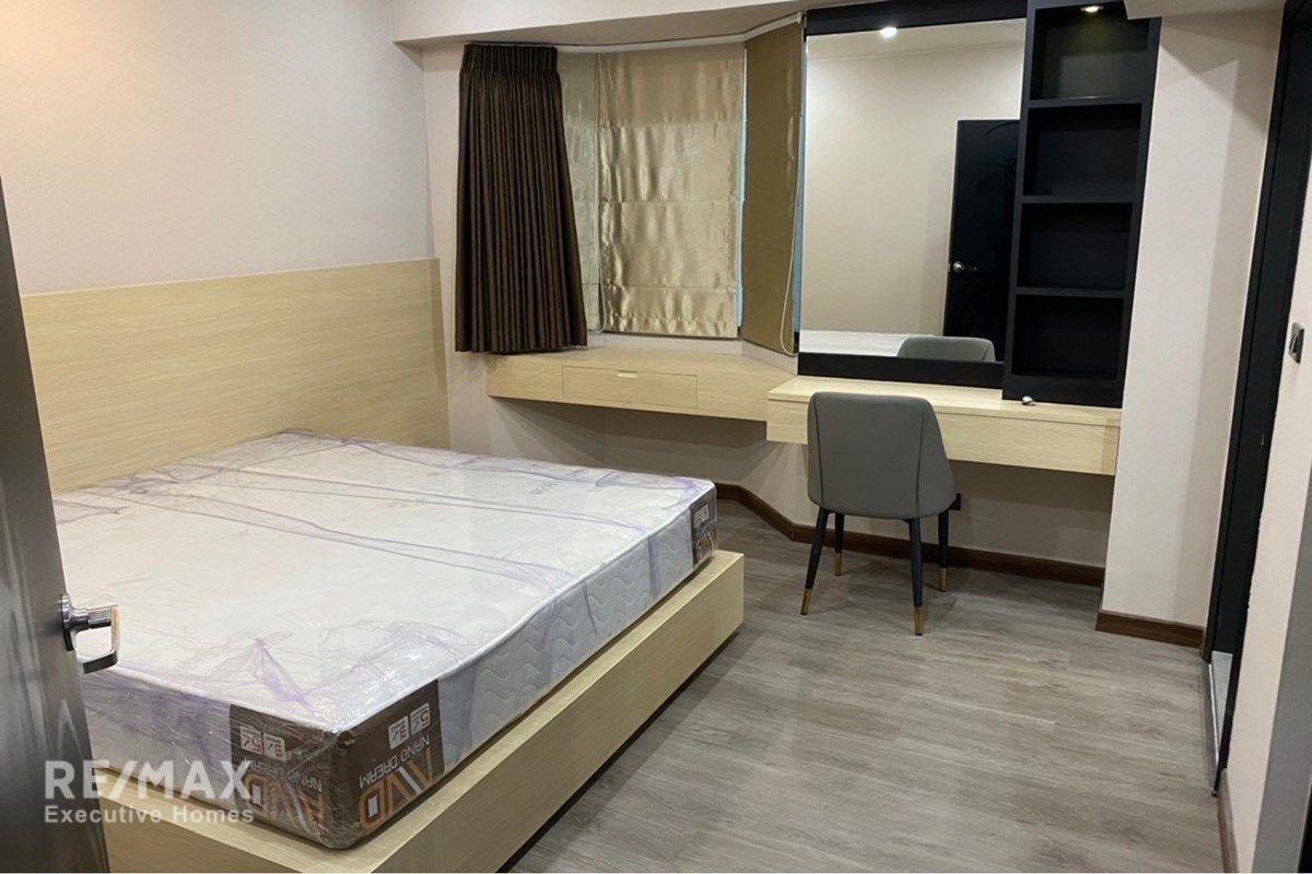 Renovated 4BR Condo for Rent - 265sqm, 5BA + Maid, 15th Fl, Sukhumvit 39, 9 mins to BTS Phrom Phong 3