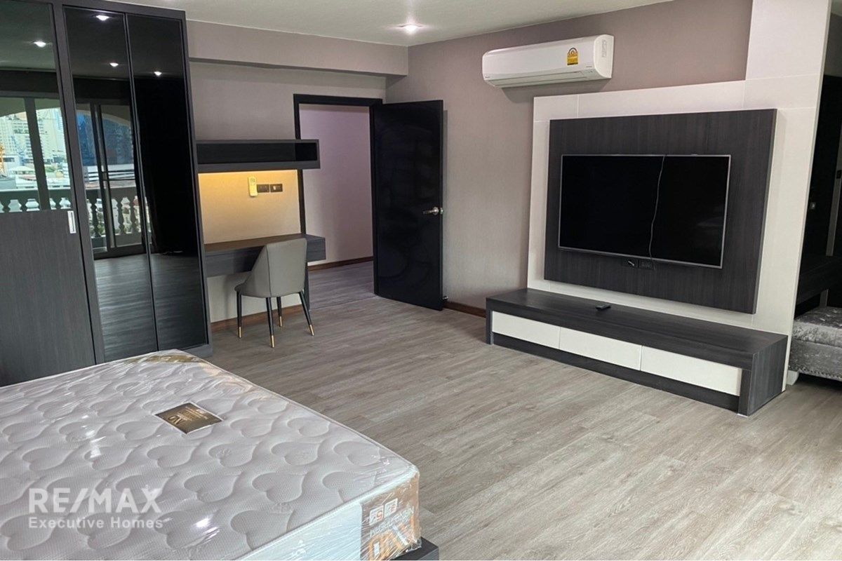 Renovated 4BR Condo for Rent - 265sqm, 5BA + Maid, 15th Fl, Sukhumvit 39, 9 mins to BTS Phrom Phong 5