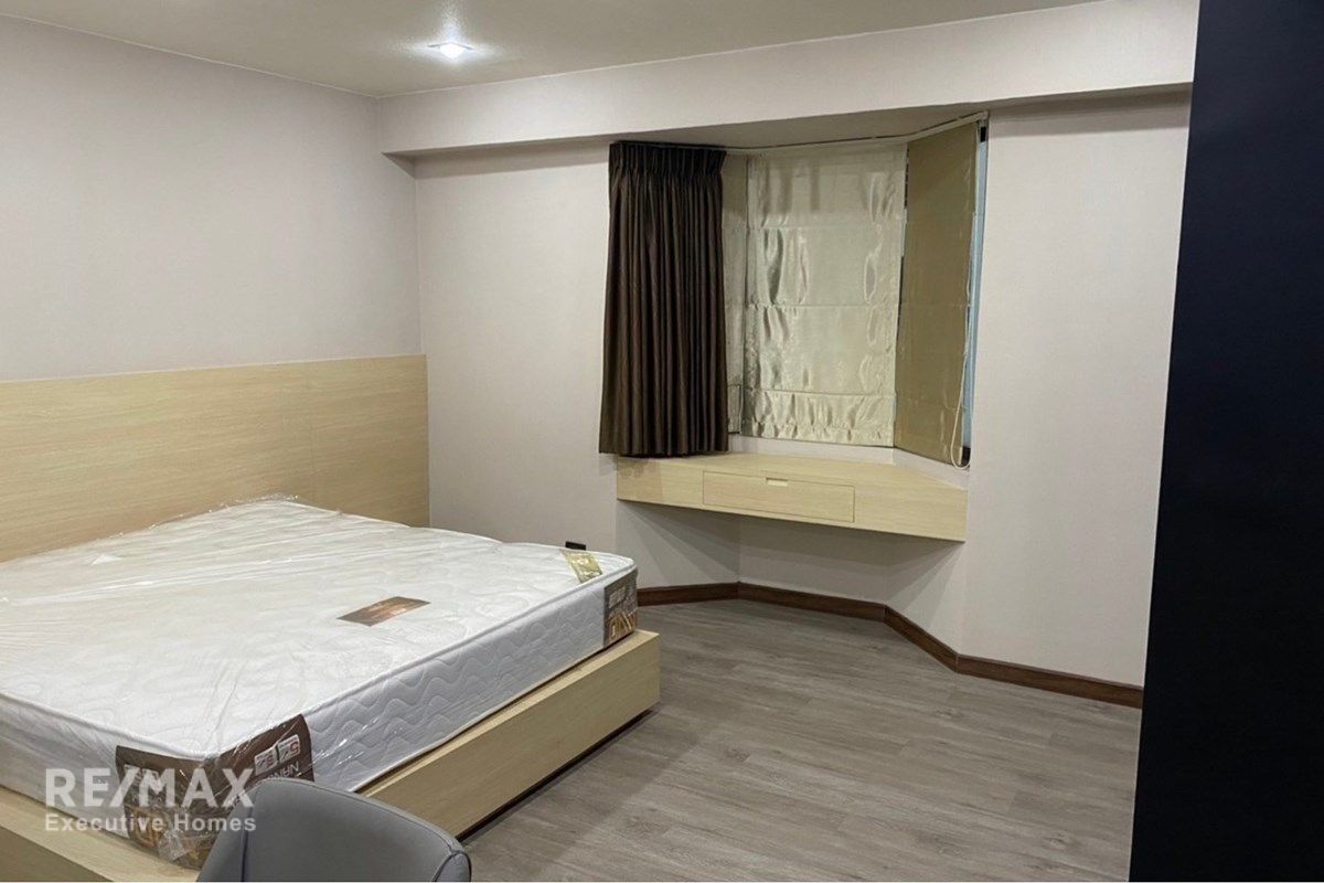 Renovated 4BR Condo for Rent - 265sqm, 5BA + Maid, 15th Fl, Sukhumvit 39, 9 mins to BTS Phrom Phong 6