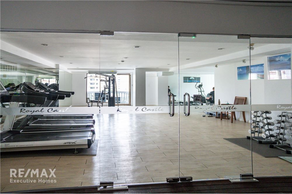Renovated 4BR Condo for Rent - 265sqm, 5BA + Maid, 15th Fl, Sukhumvit 39, 9 mins to BTS Phrom Phong 8
