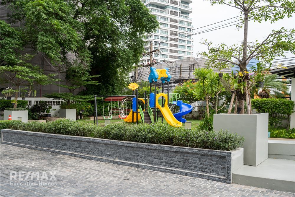 Renovated 4BR Condo for Rent - 265sqm, 5BA + Maid, 15th Fl, Sukhumvit 39, 9 mins to BTS Phrom Phong 9