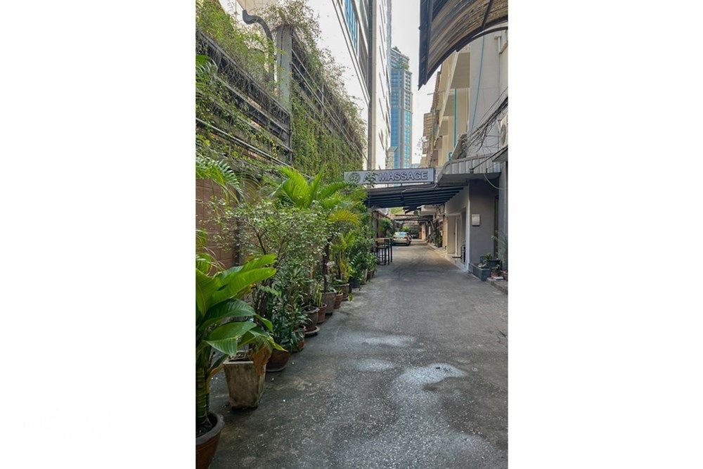 3 Story Townhouse for Sale in Sukhumvit 22 - Steps from EmSphere 6