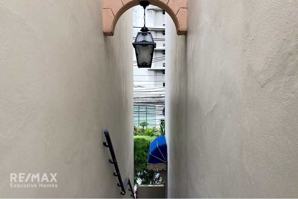 Tierfreundliches Stadthaus mit Swimmingpool in Sukhumvit 49 nahe Thonglor zu verkaufen. 12
