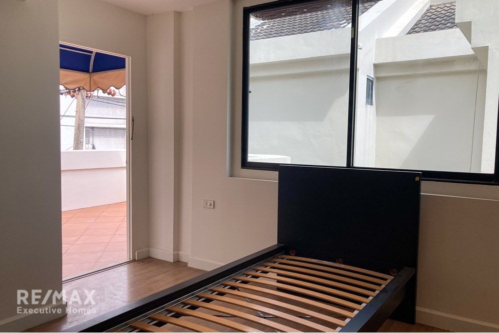 Tierfreundliches Stadthaus mit Swimmingpool in Sukhumvit 49 nahe Thonglor zu verkaufen. 19