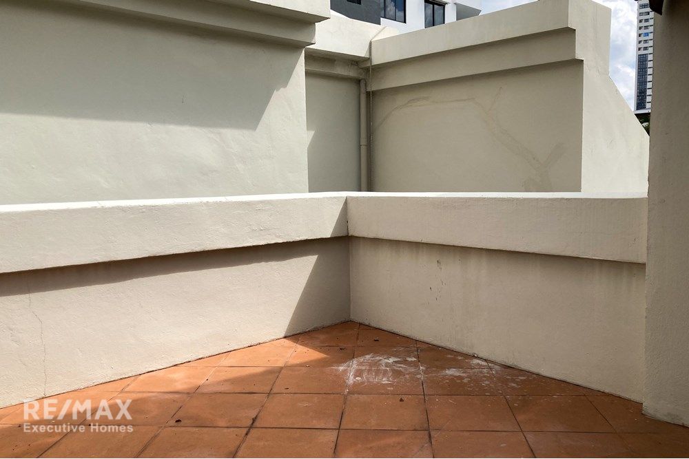Tierfreundliches Stadthaus mit Swimmingpool in Sukhumvit 49 nahe Thonglor zu verkaufen. 21