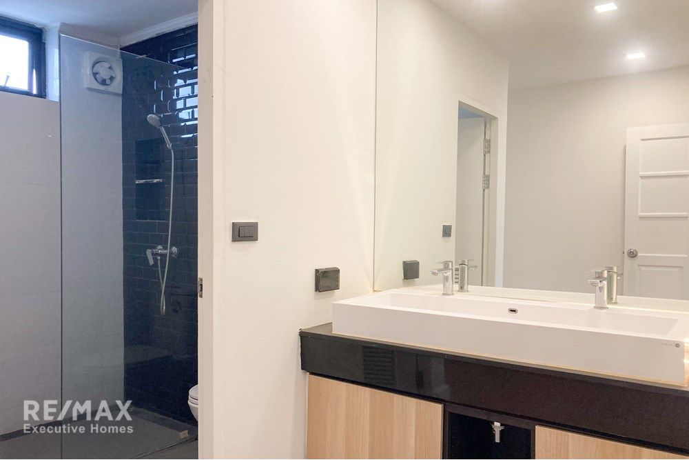 Tierfreundliches Stadthaus mit Swimmingpool in Sukhumvit 49 nahe Thonglor zu verkaufen. 23