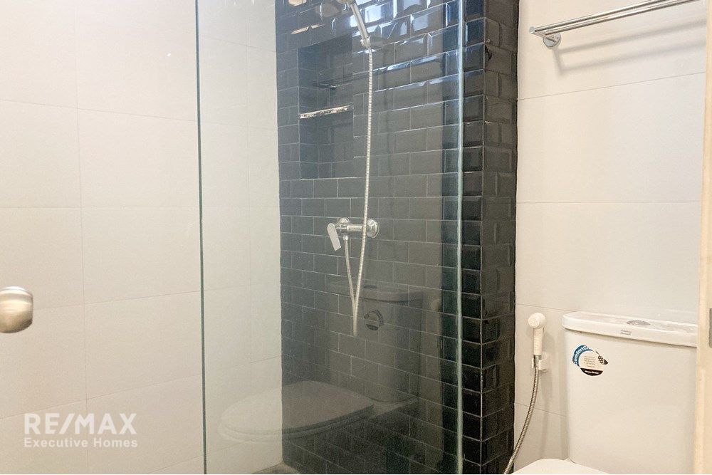 Tierfreundliches Stadthaus mit Swimmingpool in Sukhumvit 49 nahe Thonglor zu verkaufen. 24