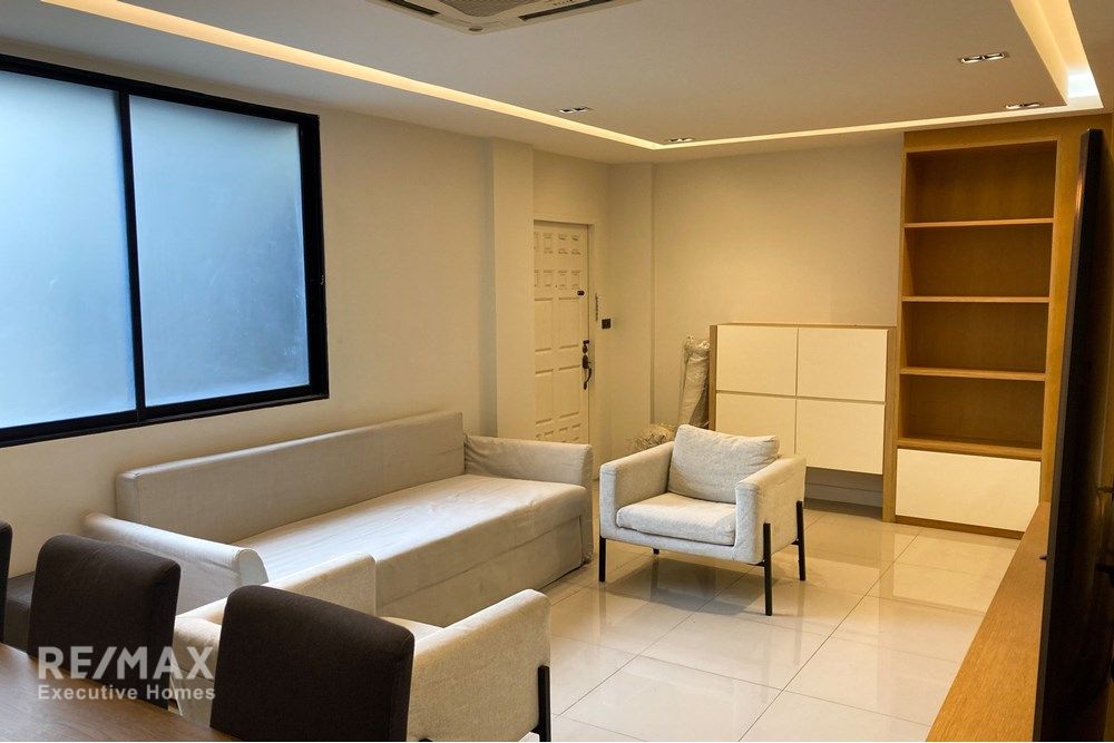 Tierfreundliches Stadthaus mit Swimmingpool in Sukhumvit 49 nahe Thonglor zu verkaufen. 4