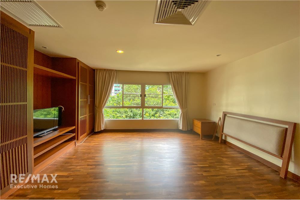 Pet-Friendly 3 Bed 3 Bath Condo for Rent in Sathorn Area 11