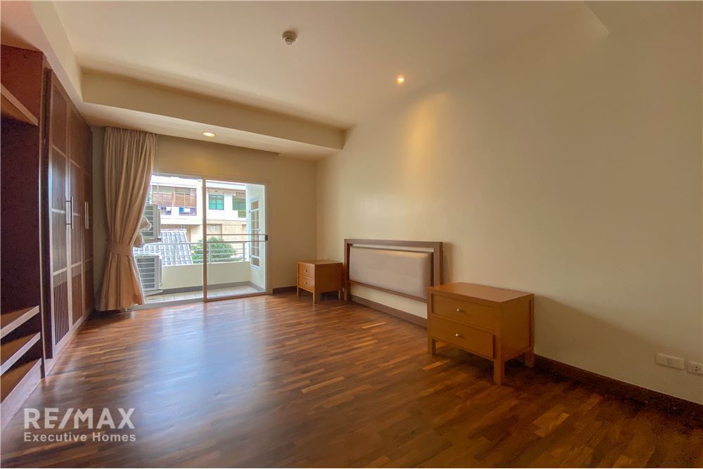 Pet-Friendly 3 Bed 3 Bath Condo for Rent in Sathorn Area 16