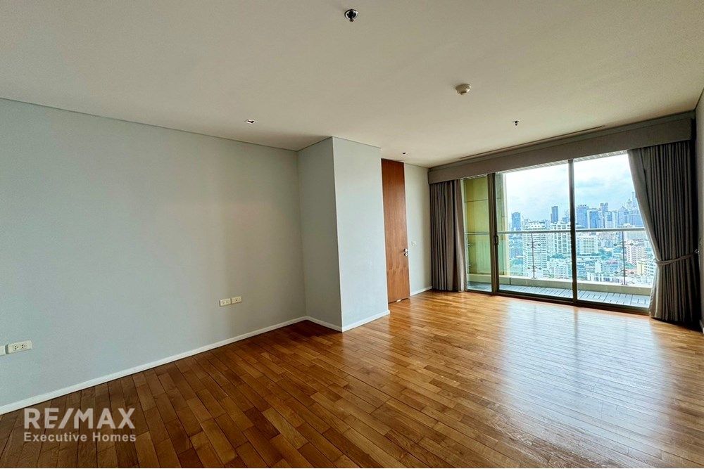 3BR 3BA Condo with Lake View for Rent at The Lakes Sukhumvit 16 - 120K - 5 Mins Walk to BTS Asok 10