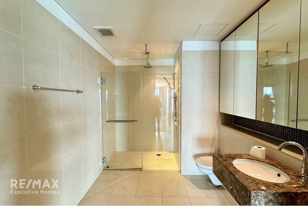 3BR 3BA Condo with Lake View for Rent at The Lakes Sukhumvit 16 - 120K - 5 Mins Walk to BTS Asok 14