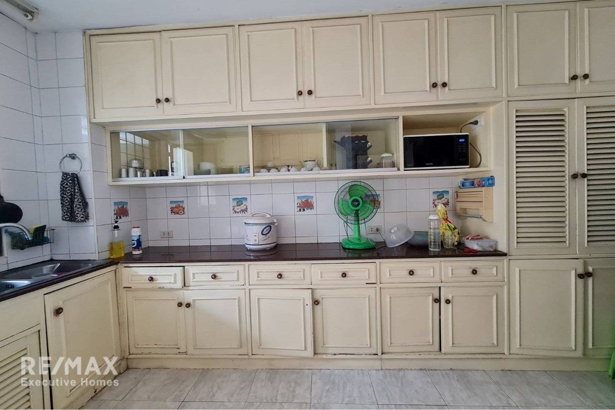 3BR 3BA Pet-Friendly Condo for Sale in Grand Ville House 2, 6 Mins Walk to BTS Asok 6