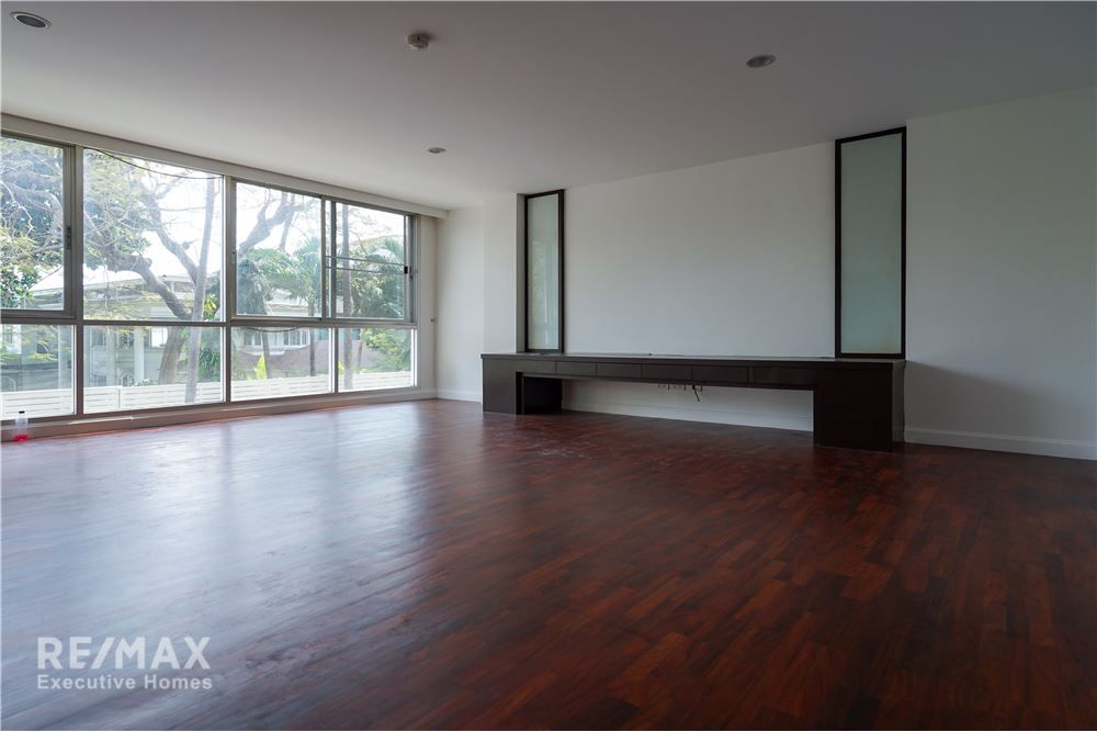 Renovated 4BR 4BA Condo with Maid's Room for Rent in Pet-Friendly Sathorn - 275sqm at 130K 27