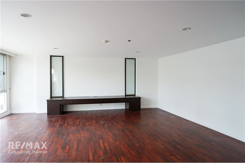 Renovated 4BR 4BA Condo with Maid's Room for Rent in Pet-Friendly Sathorn - 275sqm at 130K 29