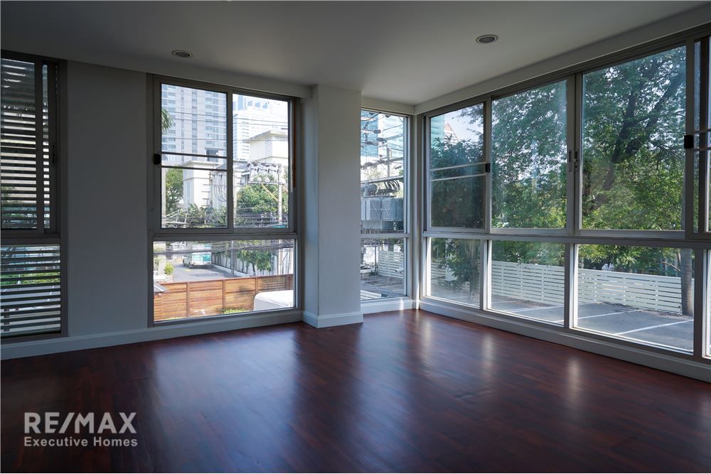 Renovated 4BR 4BA Condo with Maid's Room for Rent in Pet-Friendly Sathorn - 275sqm at 130K 30