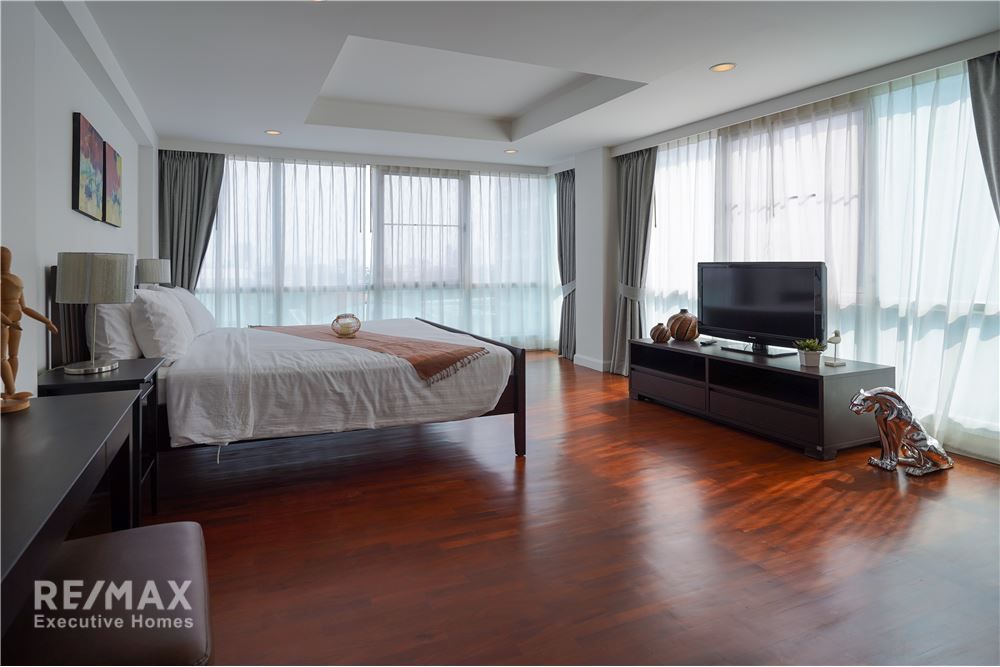 Renovated 4BR 4BA Condo with Maid's Room for Rent in Pet-Friendly Sathorn - 275sqm at 130K 7