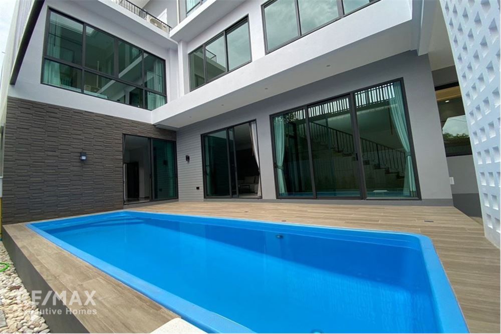 Luxurious 4BR 3-Story Detached House with Private Pool in St. Andrews for Rent at 150K 2