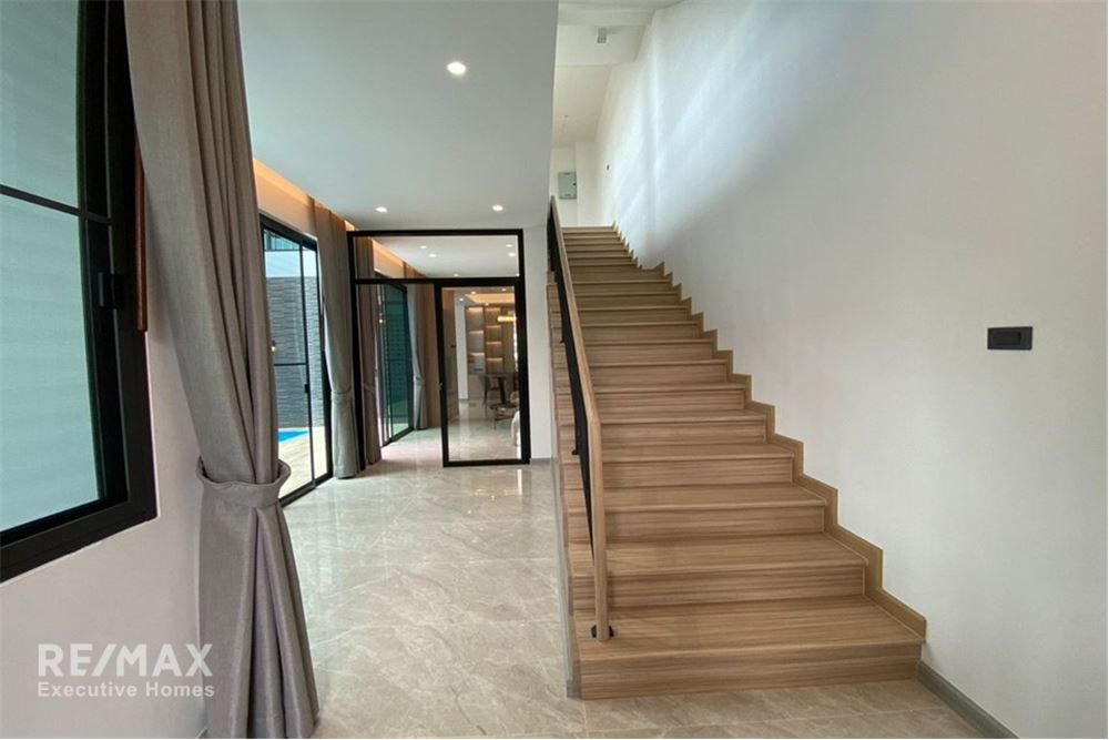 Luxurious 4BR 3-Story Detached House with Private Pool in St. Andrews for Rent at 150K 3