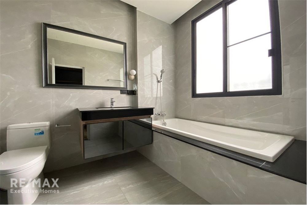 Luxurious 4BR 3-Story Detached House with Private Pool in St. Andrews for Rent at 150K 7