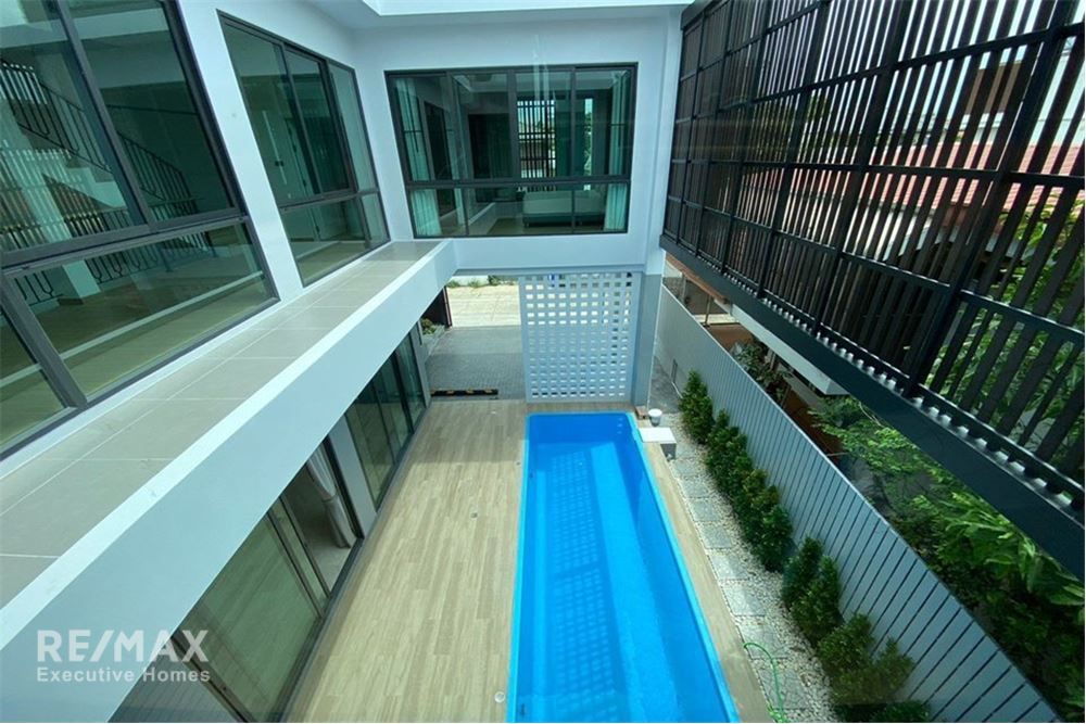 Luxurious 4BR 3-Story Detached House with Private Pool in St. Andrews for Rent at 150K 9