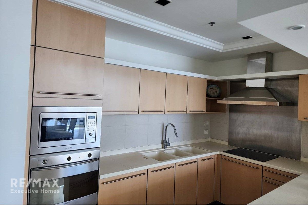 3BR Condo for Rent at Athenee Residence - 197sqm, 34th Floor, 4 Mins Walk to BTS Phloen Chit 4