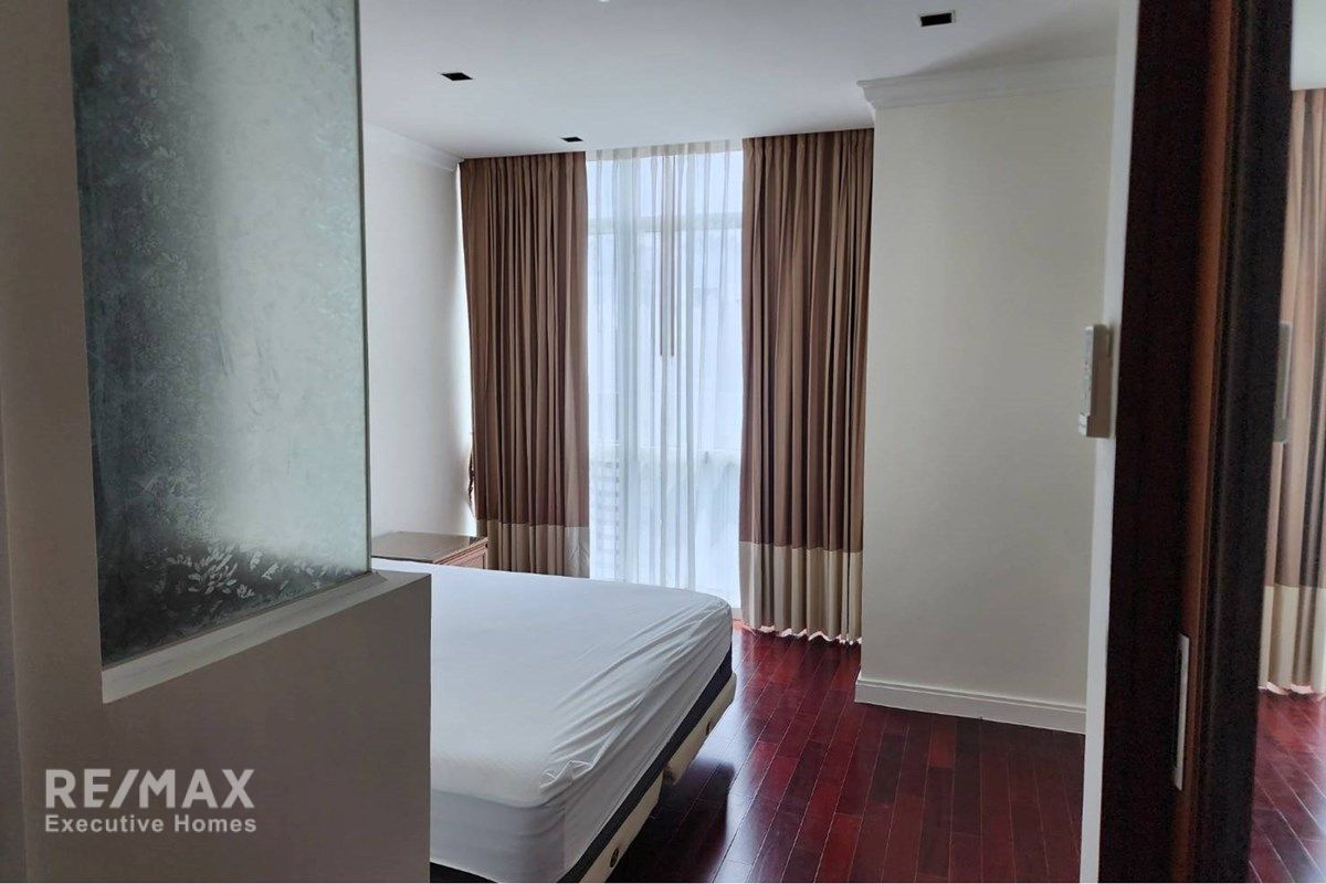 3BR Condo for Rent at Athenee Residence - 197sqm, 34th Floor, 4 Mins Walk to BTS Phloen Chit 7