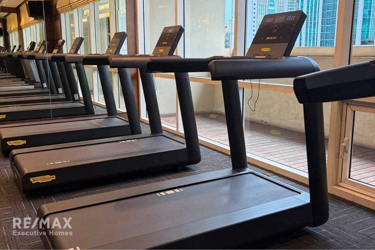 3BR Condo for Rent at Athenee Residence - 197sqm, 34th Floor, 4 Mins Walk to BTS Phloen Chit 8