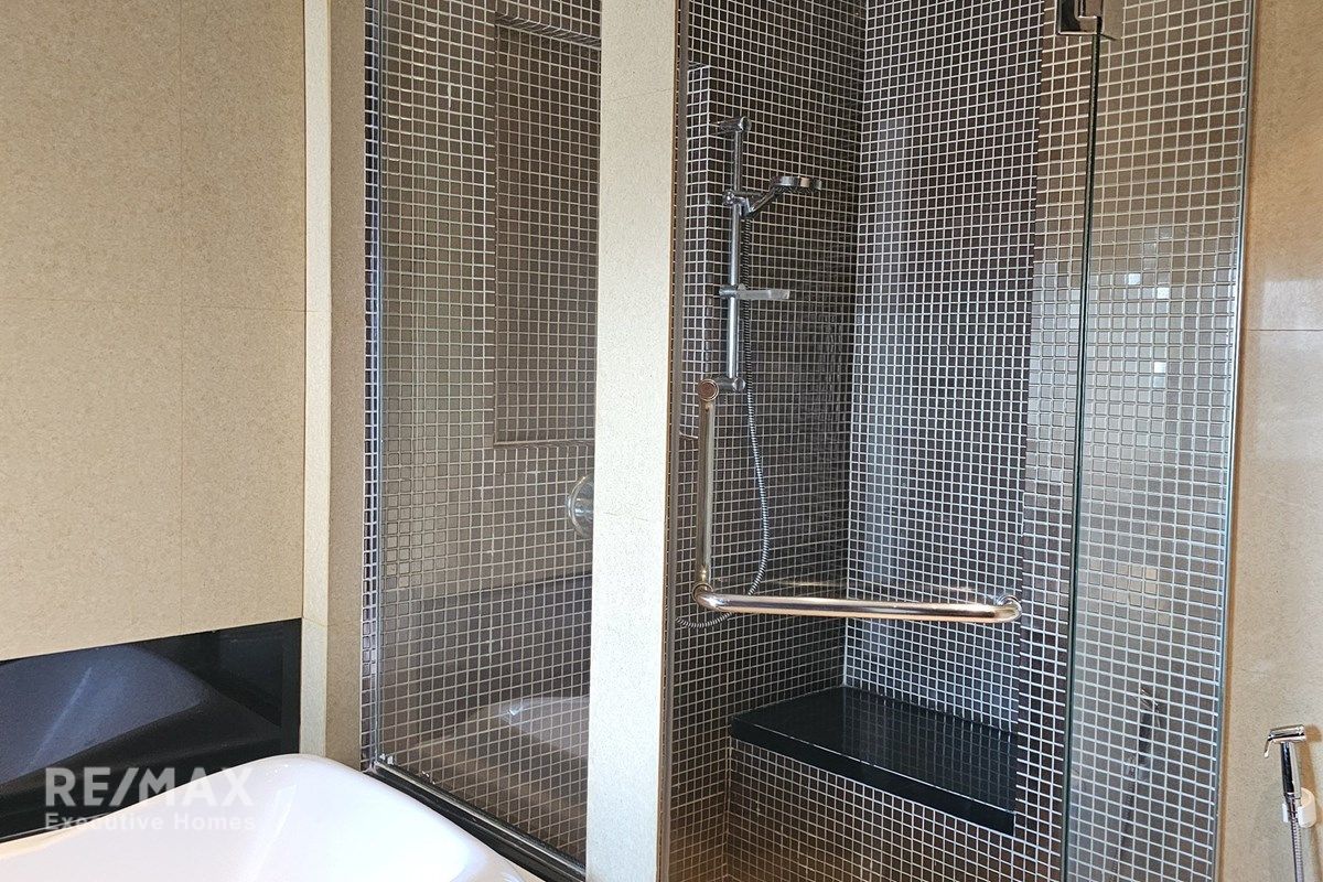 Luxury 3+1BR Condo for Rent in Ploenchit CBD - 7 Mins Walk to BTS Chit Lom 10