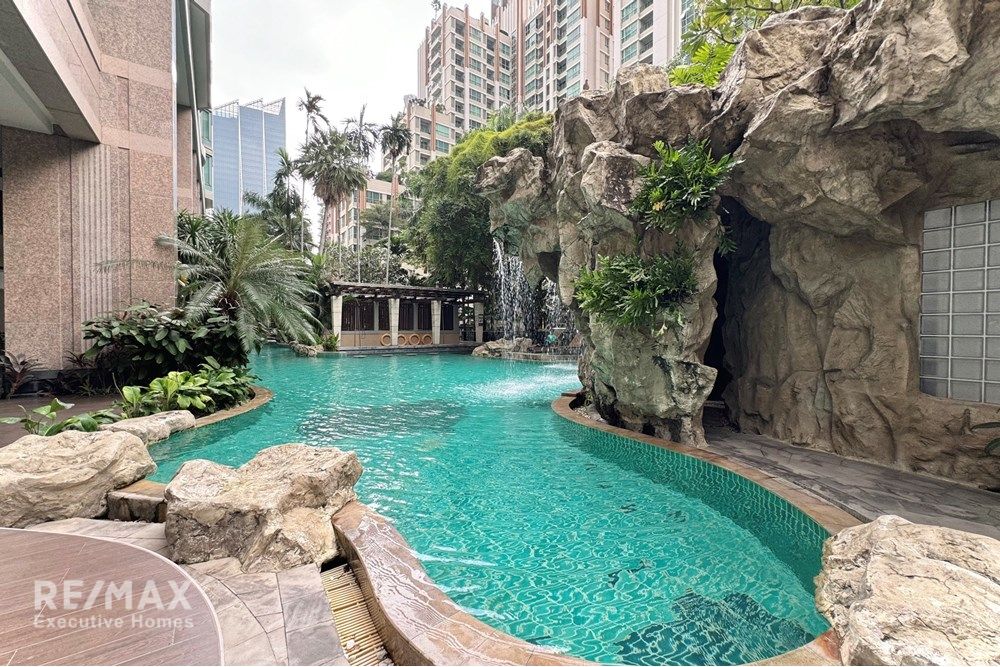 Luxury 3+1BR Condo for Rent in Ploenchit CBD - 7 Mins Walk to BTS Chit Lom 11