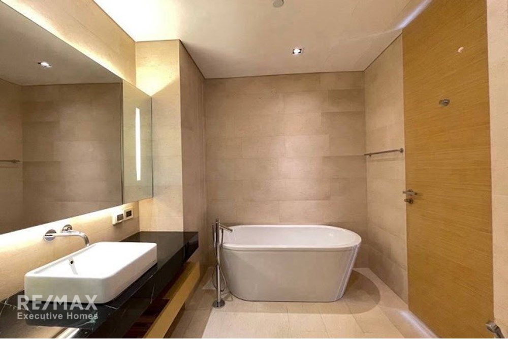 Modern 2BR Condo for Rent at Saladaeng Residences - 90sqm, 10 Mins Walk to Si Lom MRT 6