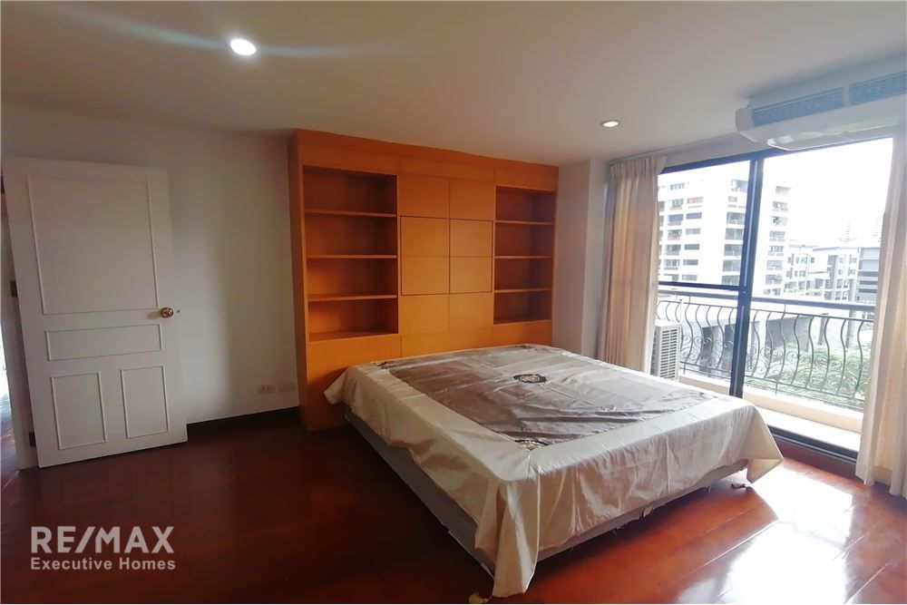 Spacious 3 Beds For Sale Prime Mansion Phrompong 10