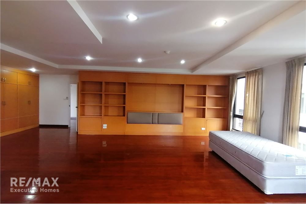 Spacious 3 Beds For Sale Prime Mansion Phrompong 13