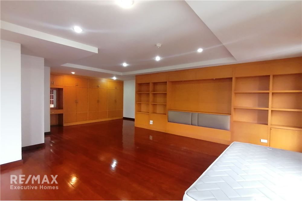 Spacious 3 Beds For Sale Prime Mansion Phrompong 16