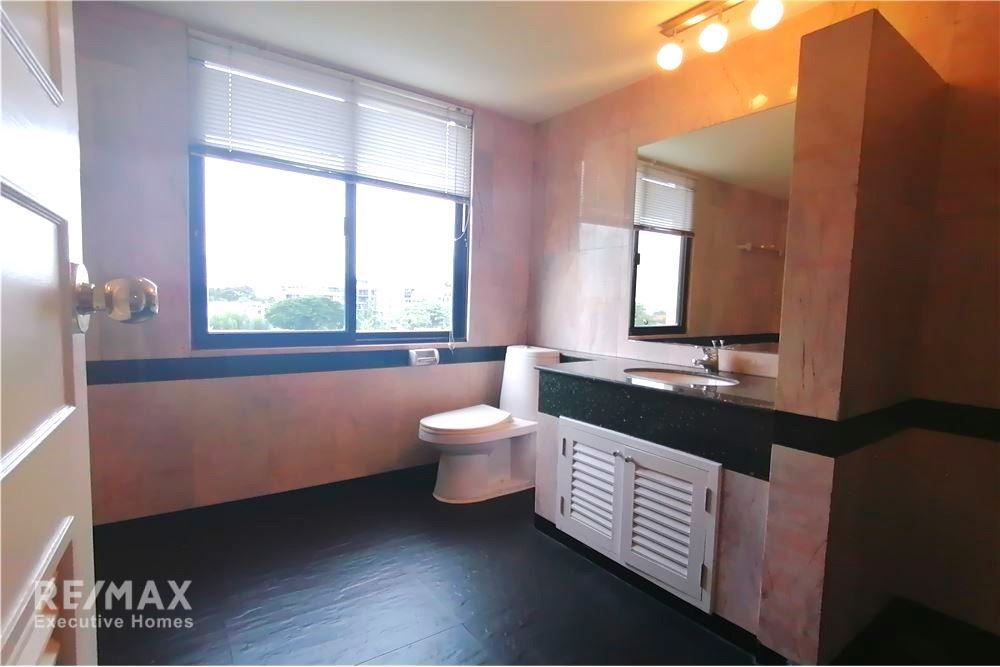 Spacious 3 Beds For Sale Prime Mansion Phrompong 17