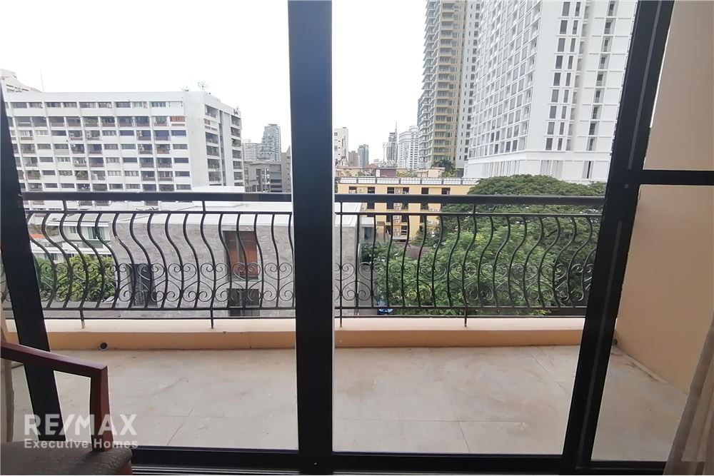 Spacious 3 Beds For Sale Prime Mansion Phrompong 20