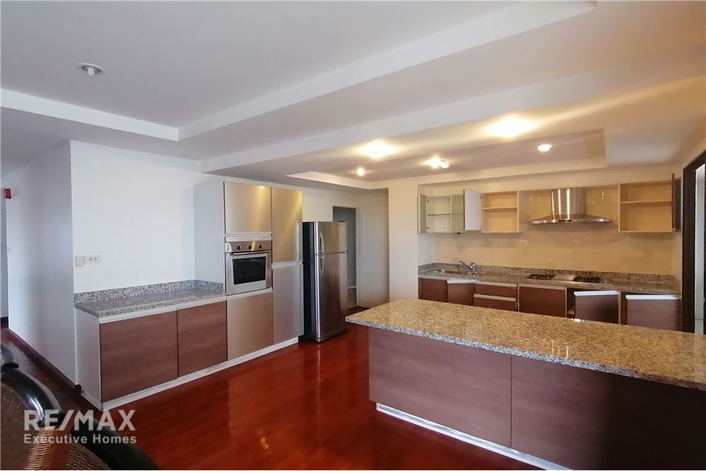 Spacious 3 Beds For Sale Prime Mansion Phrompong 6