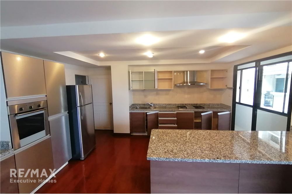 Spacious 3 Beds For Sale Prime Mansion Phrompong 7